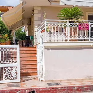 https://lucky-house.kefaloniahotels.net
